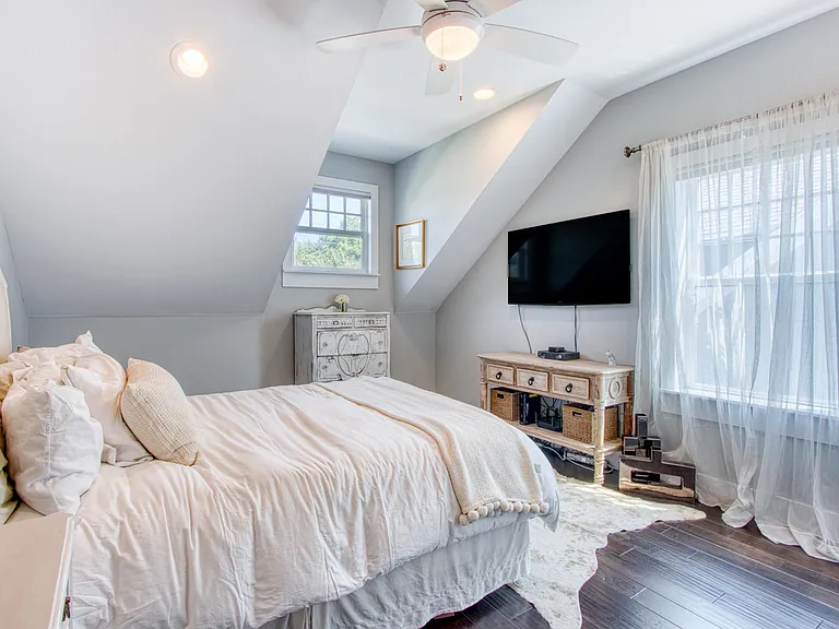 1638 Kings Hwy — Photo 19