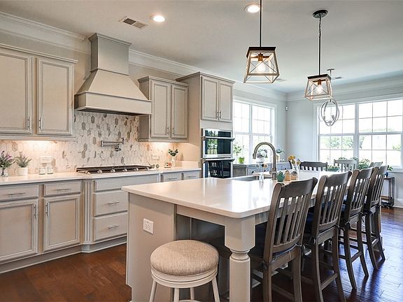 3rd image of 212 Lakeway Pl