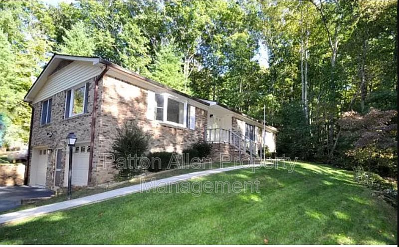 1st image of 186 Haywood Knolls Dr