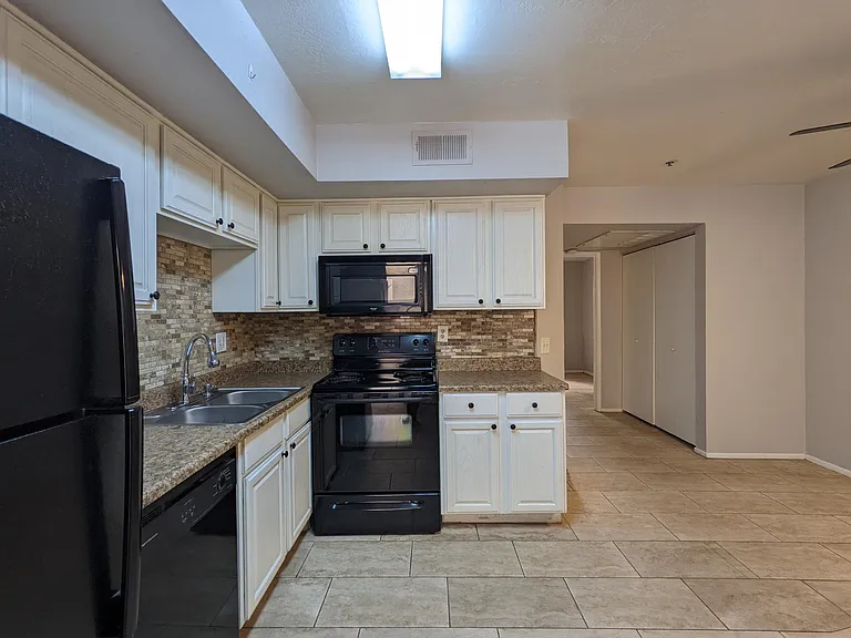 12221 W Bell Rd #175 — Photo 7