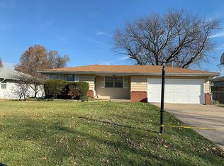 2837 W James Rd, Peoria, IL 61615