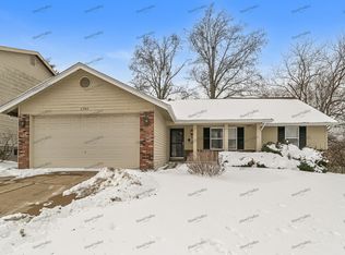 1785 Schuetz Rd, Saint Louis, MO 63146