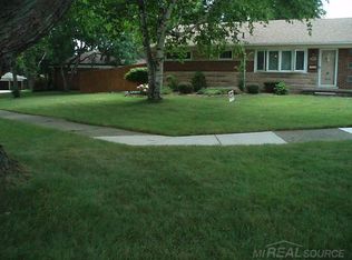 519 Wellington Cres, Mount Clemens, MI 48043