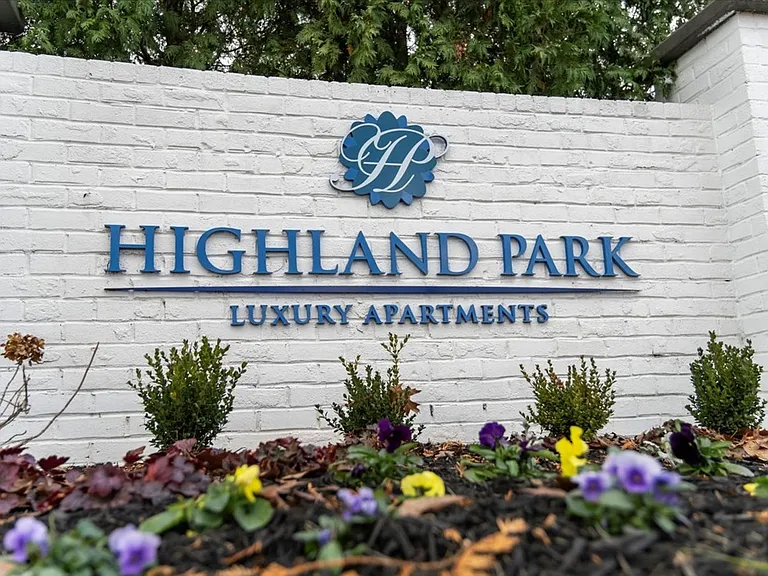Highland Park Luxury Townhomes — Photo 17