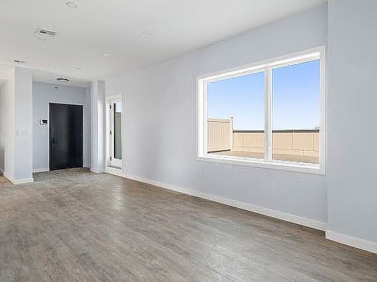 3rd image of 2733 E 12th St #K