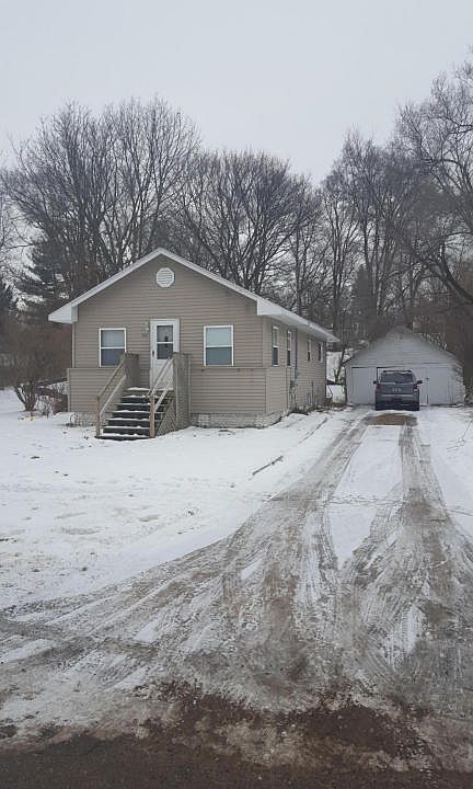 1st image of 325 Hutchinson St