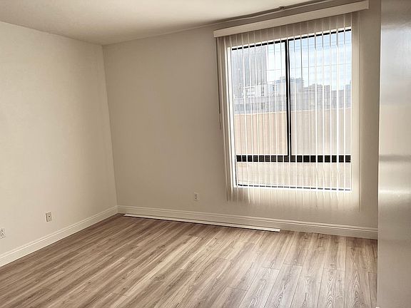 4th image of 625 S Berendo St APT 210