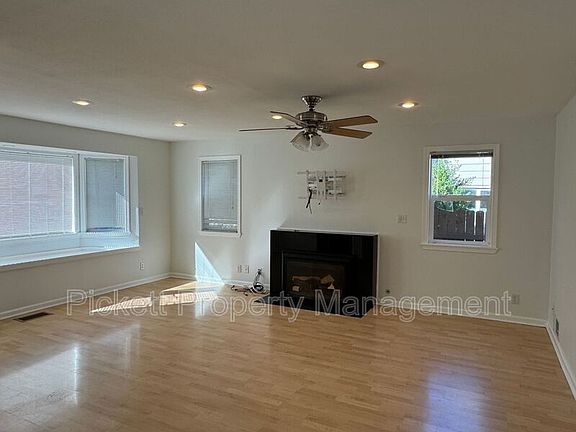3rd image of 2522 Veldee Ave
