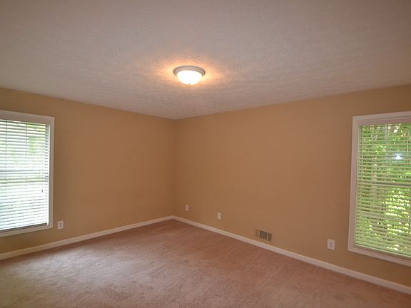 5th image of 3221 Summer Wood Cir