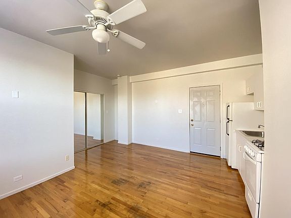 3rd image of 5959-63 N Kenmore Ave #405