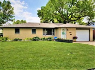 1906 Cedarberry Rd, North Platte, NE 69101