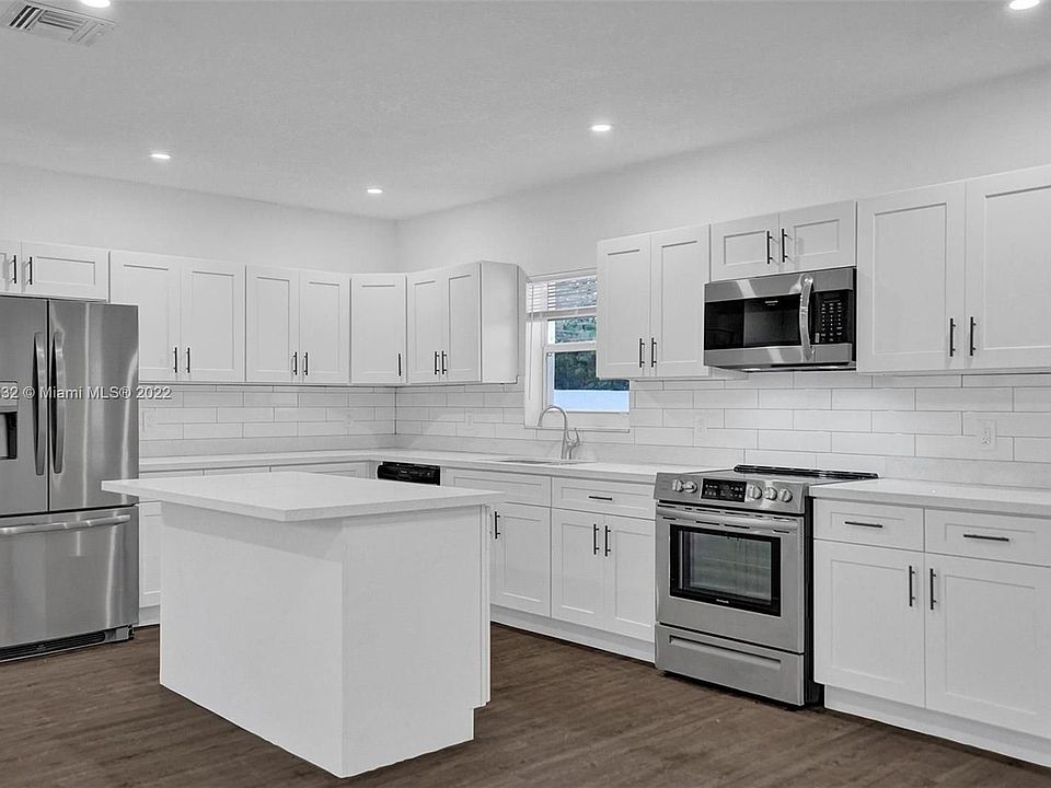 1st image of 515 NE 142nd St #0