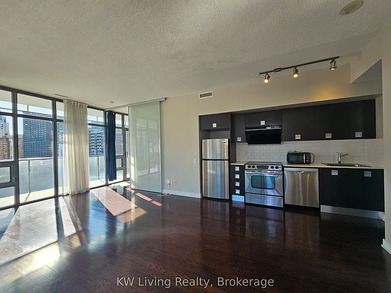 33 Charles St E #1305 — Photo 22