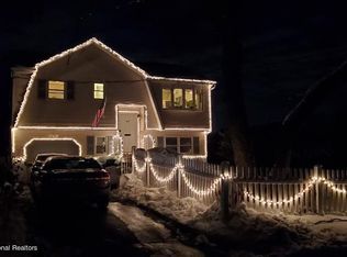 120 10th St, Belford, NJ 07718