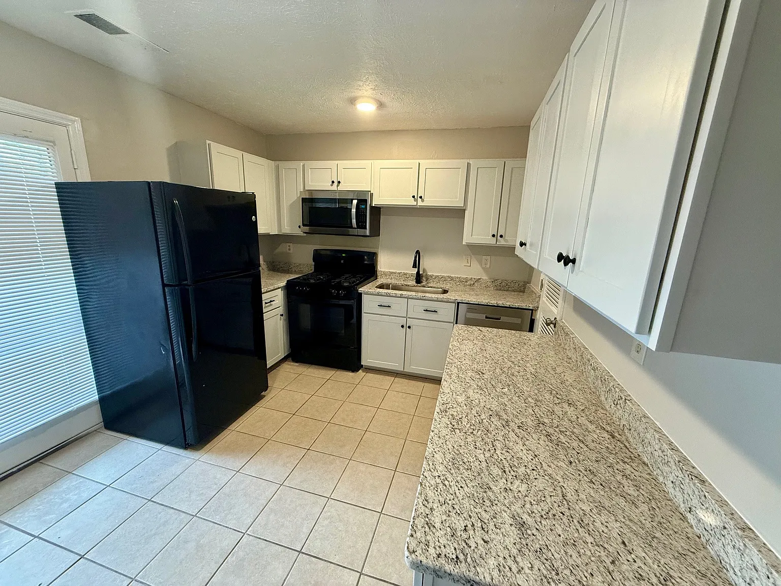 Move-In Promotion: Second month free. — Photo 2