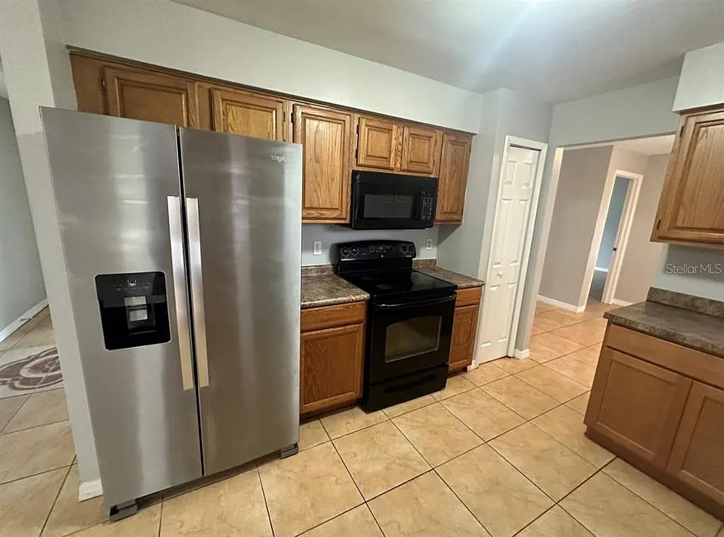 3 bed, 2.0 bath, 1332 sqft, $1,899 — Photo 3