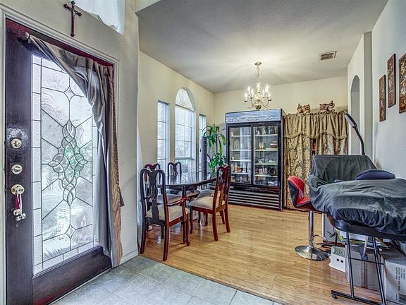 3rd image of 6918 Woodsprings Dr