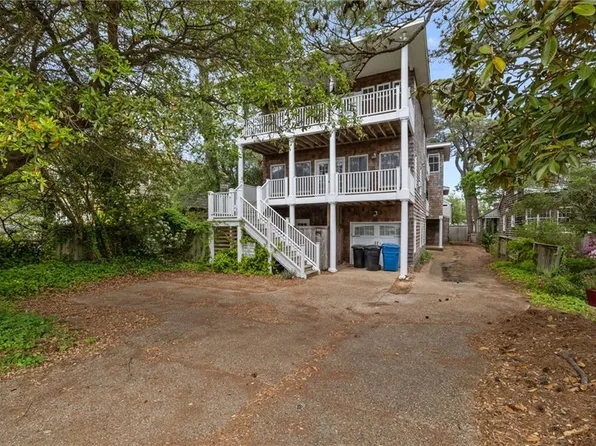 215 83rd St #B, Virginia Beach, VA 23451