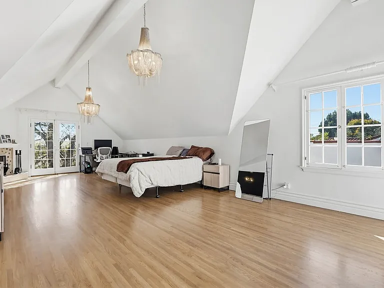 10610 Wellworth Ave — Photo 12
