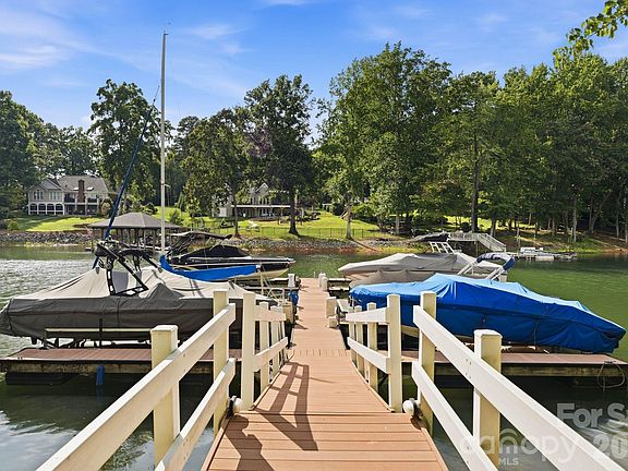 3rd image of 133 Lake Pine Rd