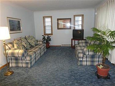 5th image of 4527 Lincoln Ave