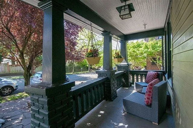 910 E Miller St — Photo 10
