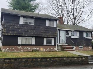 61 Edgewood St, Lowell, MA 01852
