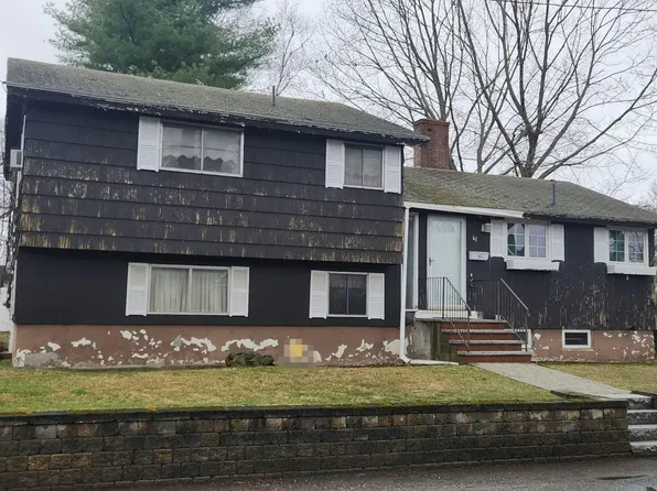 61 Edgewood St, Lowell, MA 01852