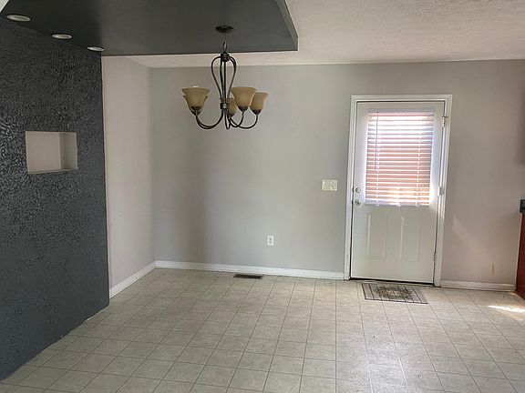 4th image of 107 S Wood Ln