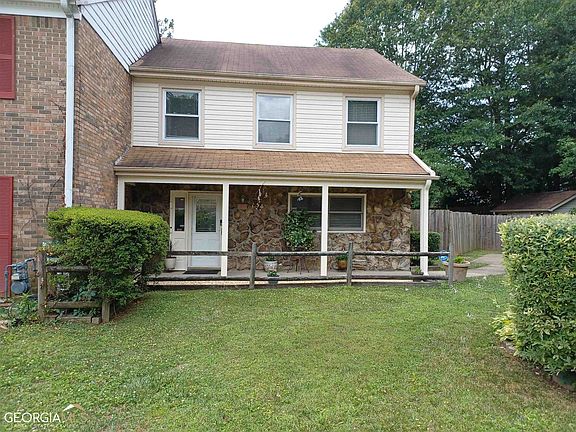 2nd image of 881 Baltimore Pl SW