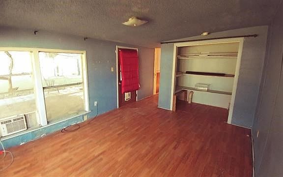 5th image of 2523 Avenue F