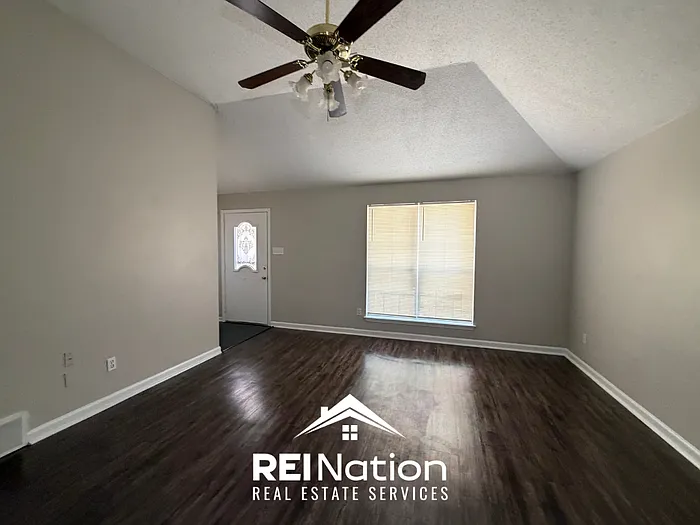 3 bed, 2.0 bath, 1360 sqft, $1,645 — Photo 4
