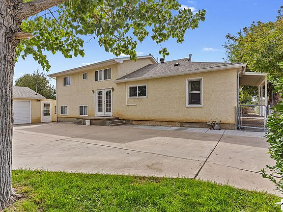 3rd image of 2704 E 9th St