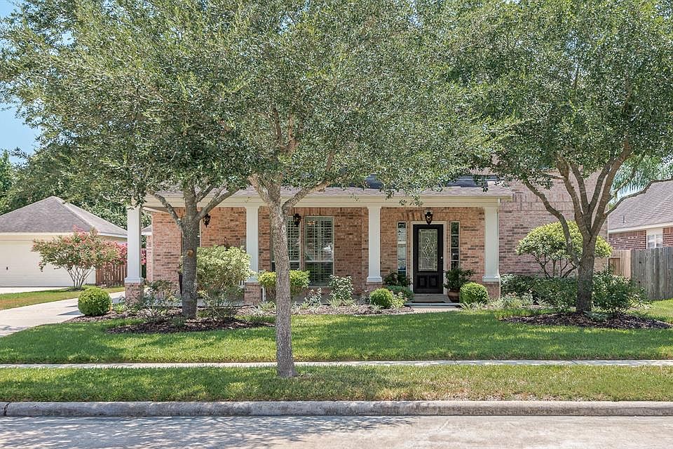 2nd image of 876 Cape Coral Ct