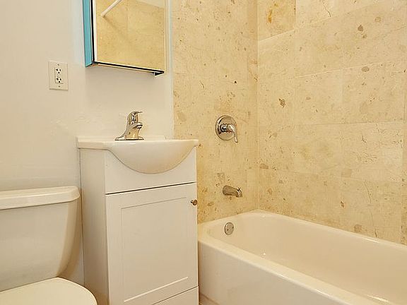 4th image of 304 E 62nd St APT 5