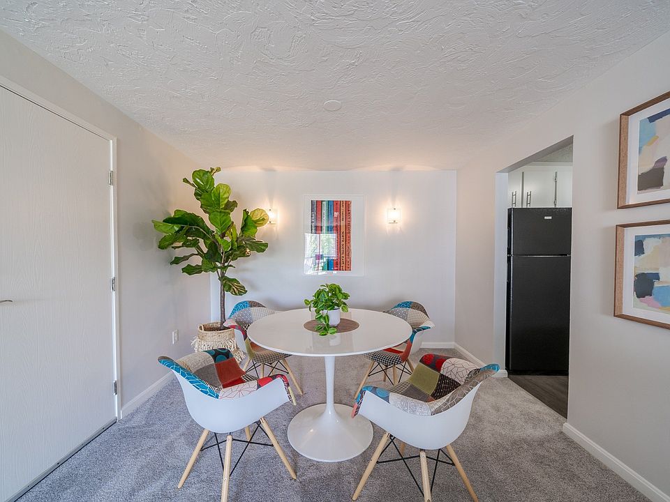 Dining Room Space at Rosemont Square Apartments in Randolph, MA 02368
