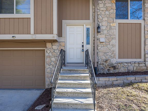 2nd image of 8002 Sunfield Ct