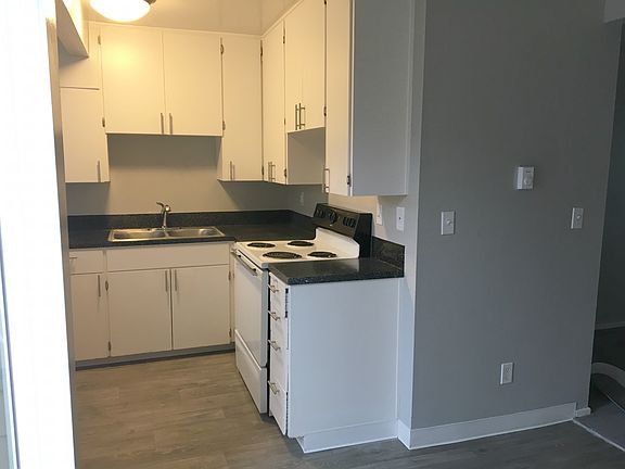 3rd image of 9865 SW Johnson St #15