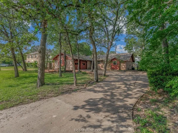 1208 Merry Oaks Dr, College Station, TX 77840