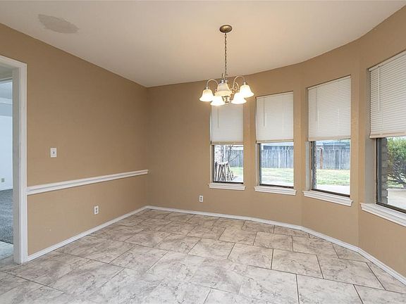 4th image of 404 La Quinta Cir S