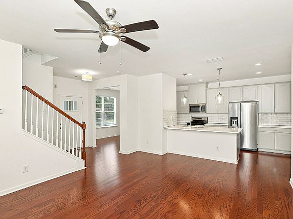 4th image of 565 Morrow Ln SW #Sw