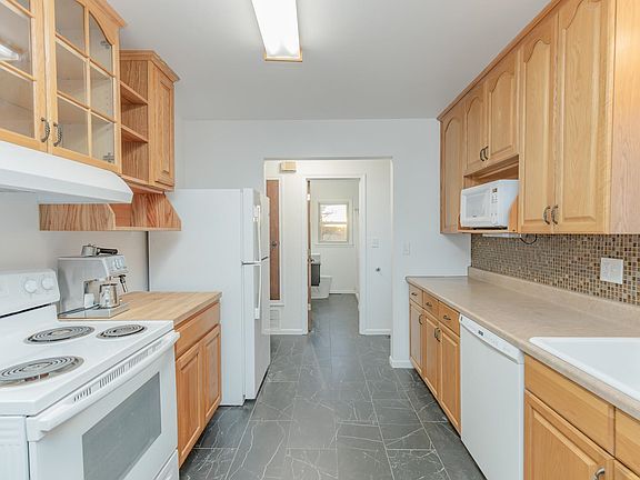 4th image of 1016 5th Ave SE