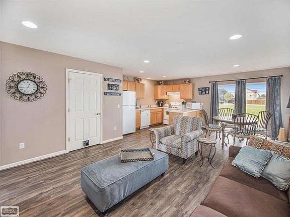 3rd image of 19534 Stanford Ln