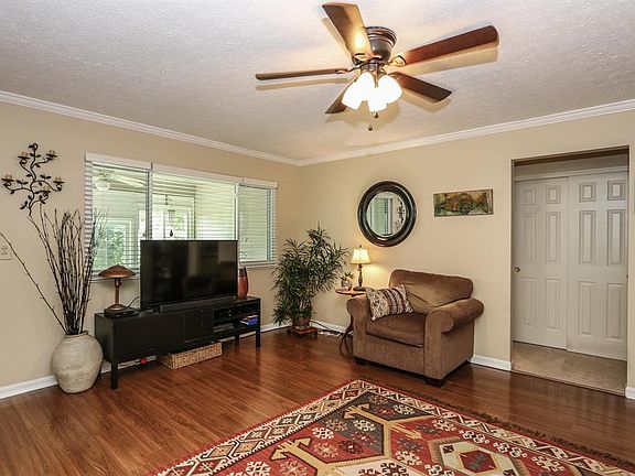 4th image of 251 Birmingham Ct