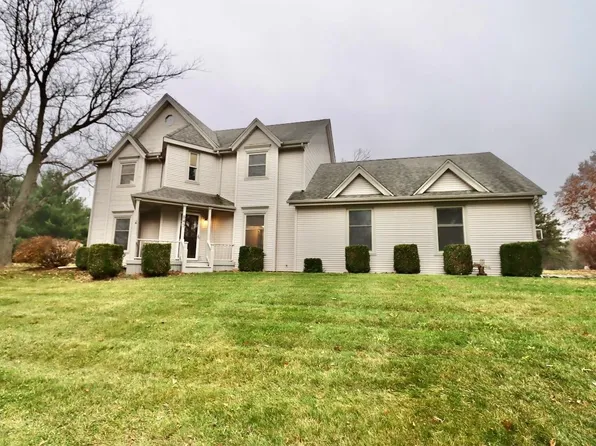 543 Fieldcrest Rd, Belvidere, IL 61008