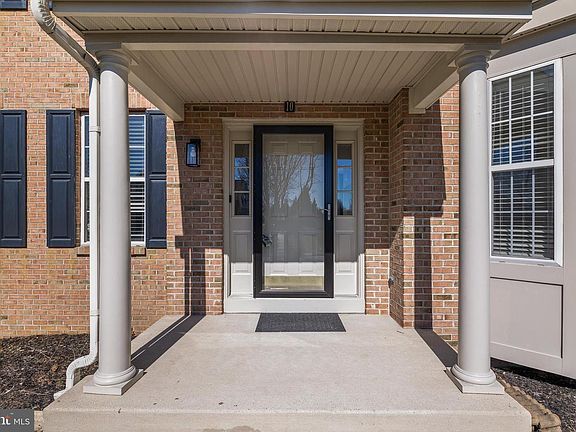4th image of 10 Cottonwood Dr