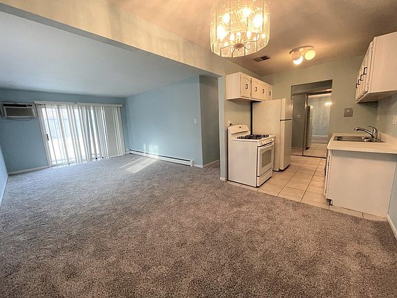 3rd image of 18W140 Suffield Ct APT 114G