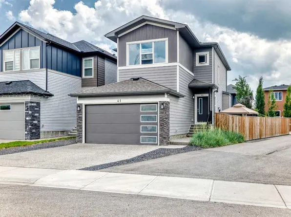 41 NW Walcrest Way SE, Calgary, AB T2X 4G4