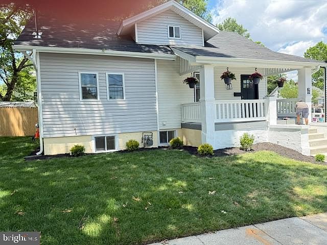 1st image of 1004 Shepherd St NE