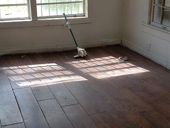 3rd image of 1511 Common St